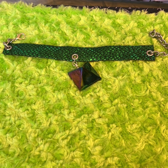 Rainbow titanium pyramid necklace choker - Picture 4 of 14